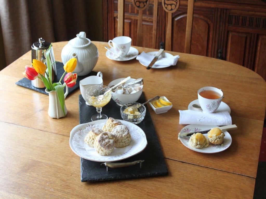 Tayburn House Bed & Breakfast Дънкелд Стая снимка